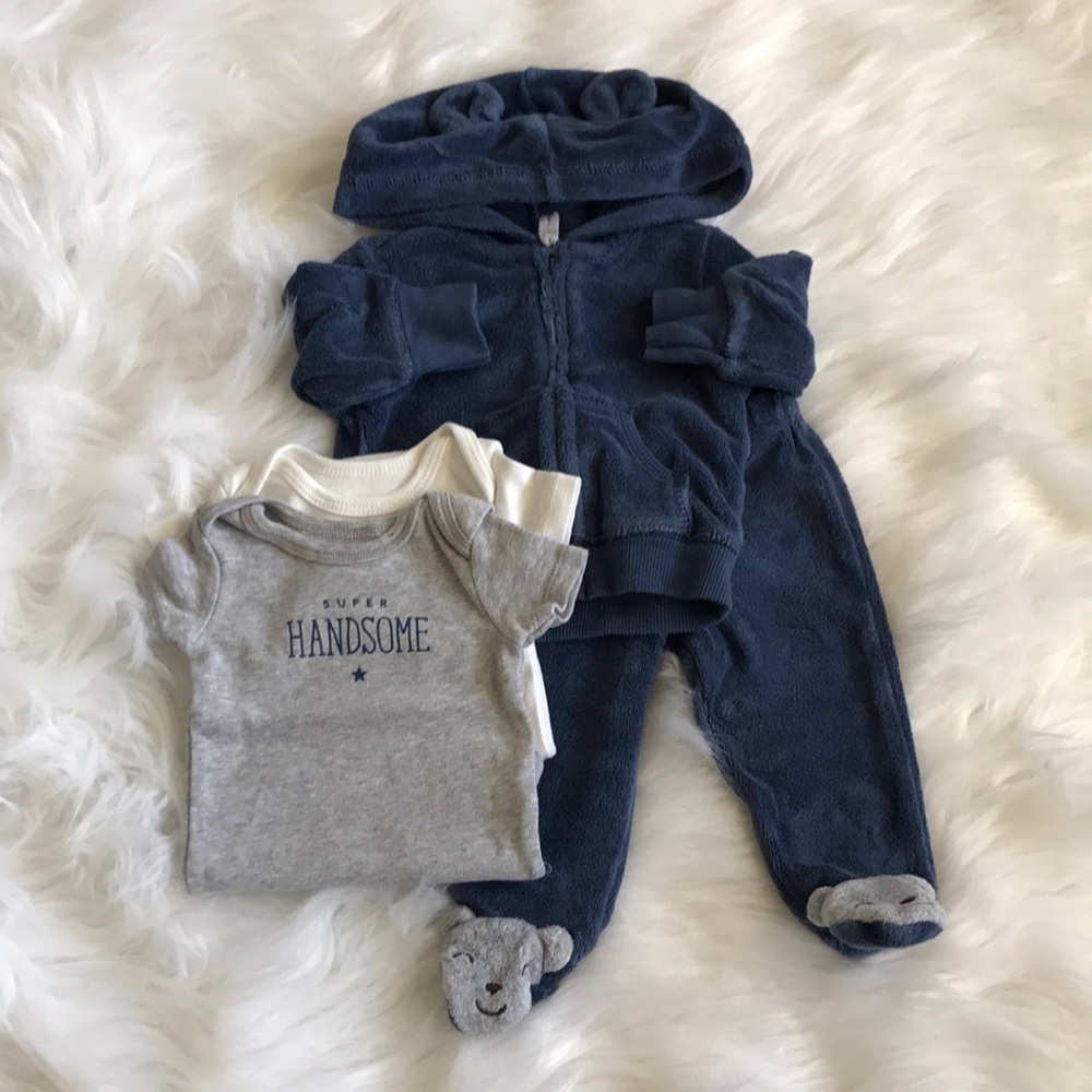 Carters newborn 4 piece set
